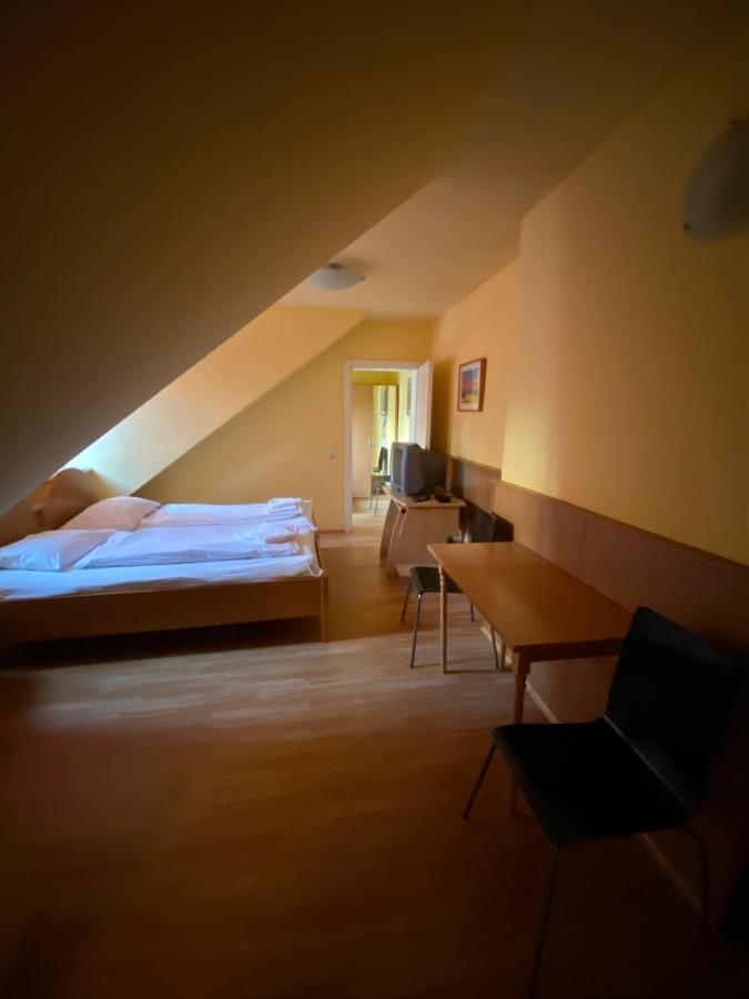 Appartement Pension 700M Zum Ring Wien Exteriör bild